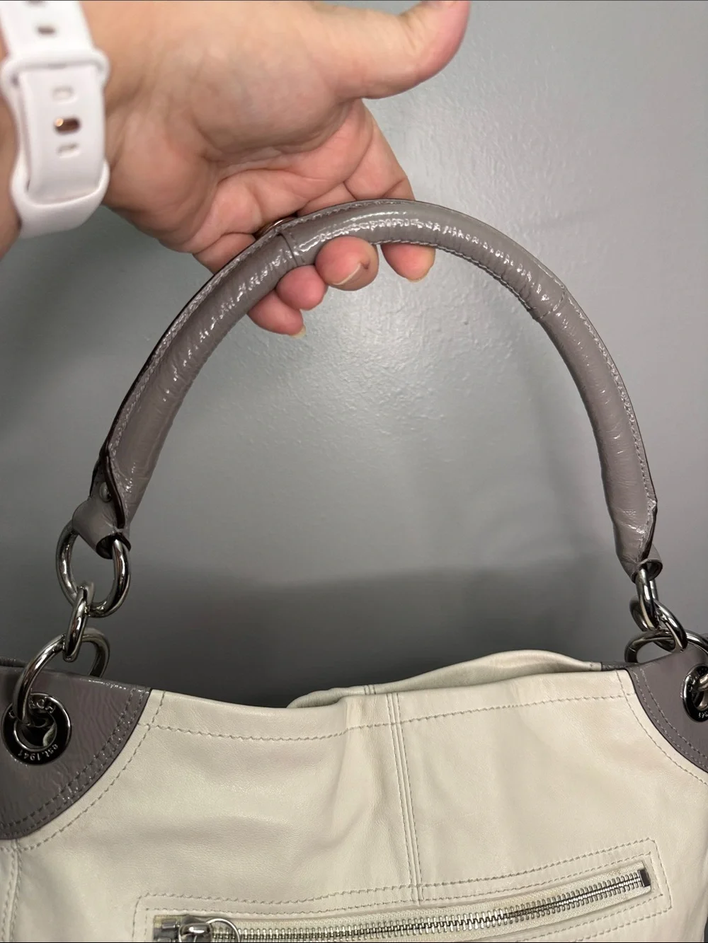 Coach Penelope leather hobo shoulder bag in ivory and gray. - Picture 5 of 9